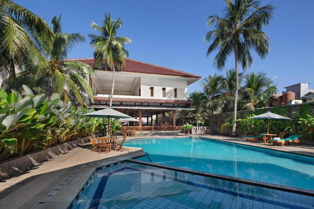 Sunrise Beach Hotel Pangandaran Extérieur photo